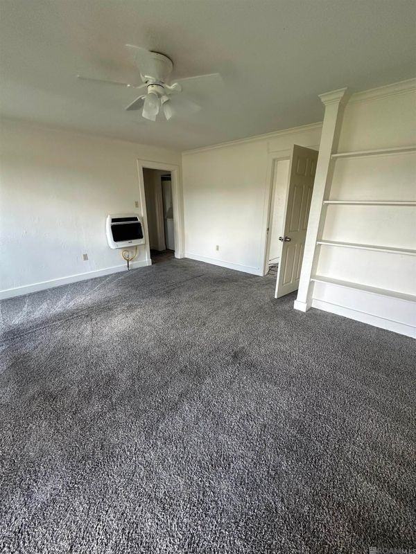 110 Pine St - Photo 2 of 10