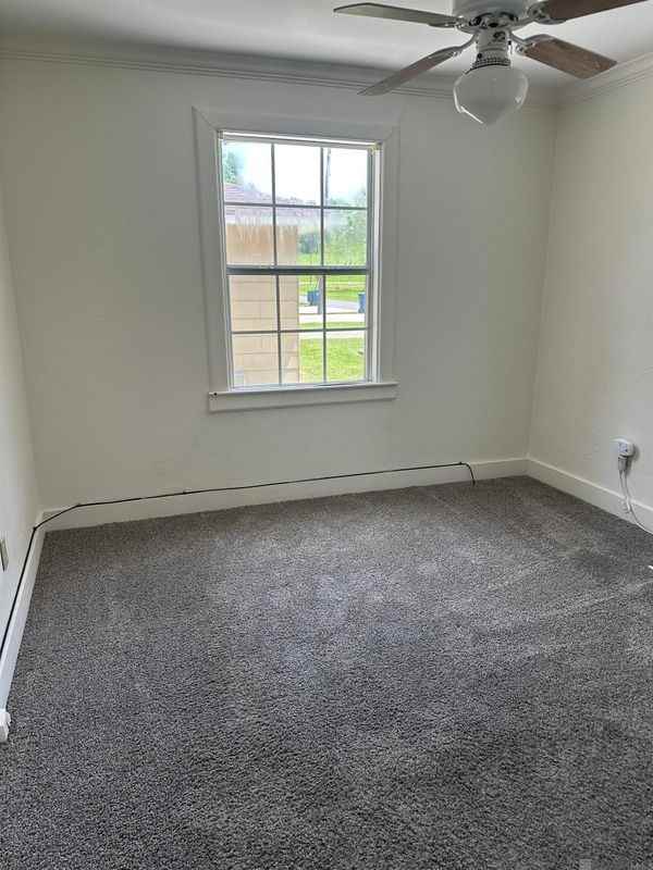 110 Pine St - Photo 3 of 10