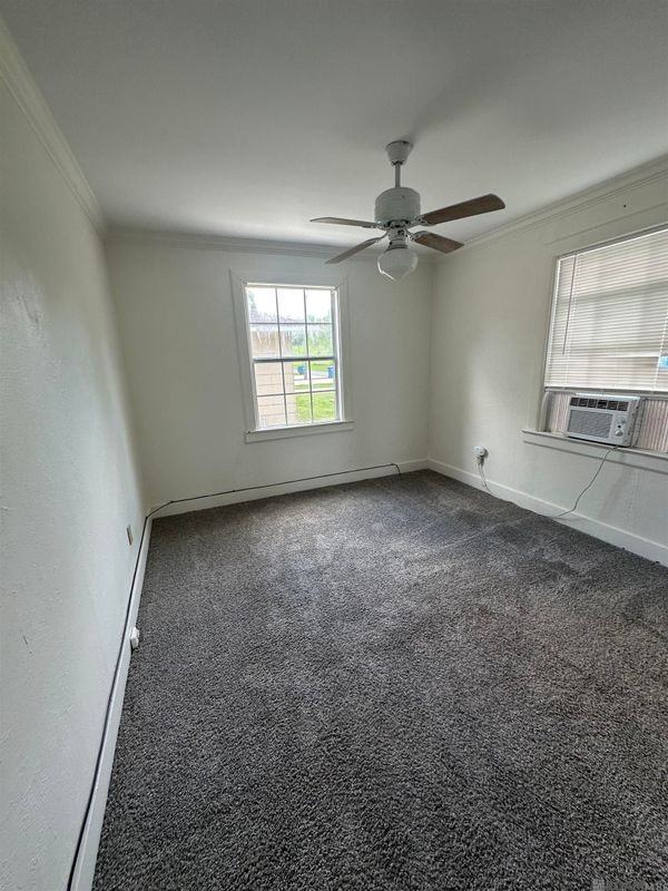 110 Pine St - Photo 4 of 10