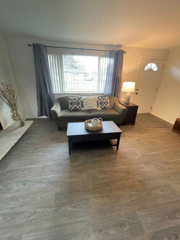 455 S Morain St - Photo 4 of 17