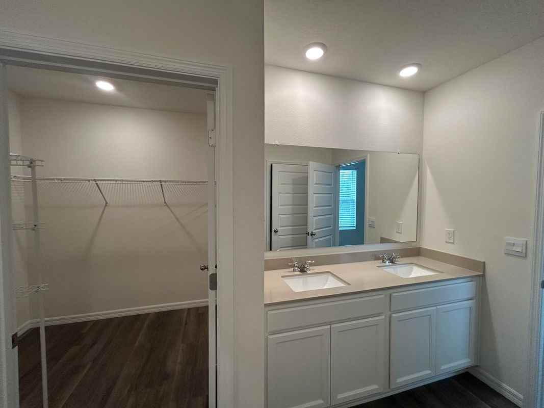 3377 Wakefield Dr - Photo 4 of 7