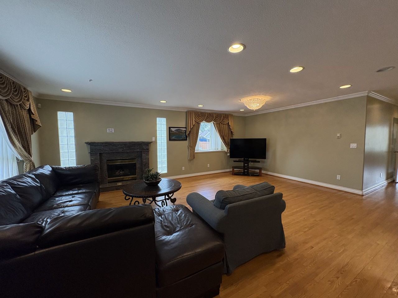 6708 Rupert Street - Photo 3 of 23