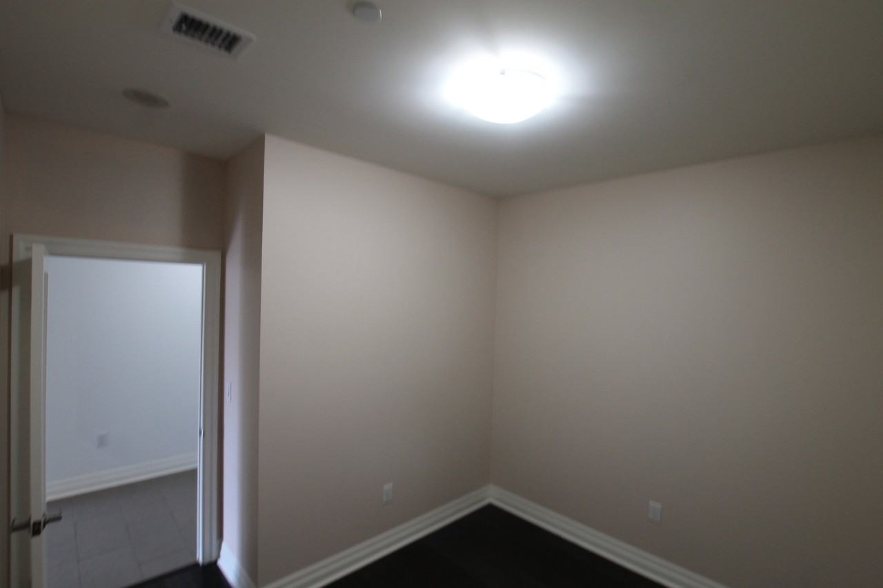 312-150 Wellington St E - Photo 4 of 18