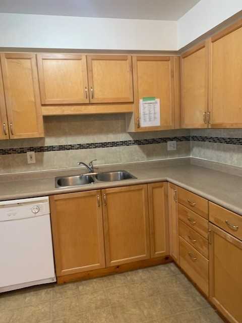 19-124 Gosling Gardens - Photo 4 of 22