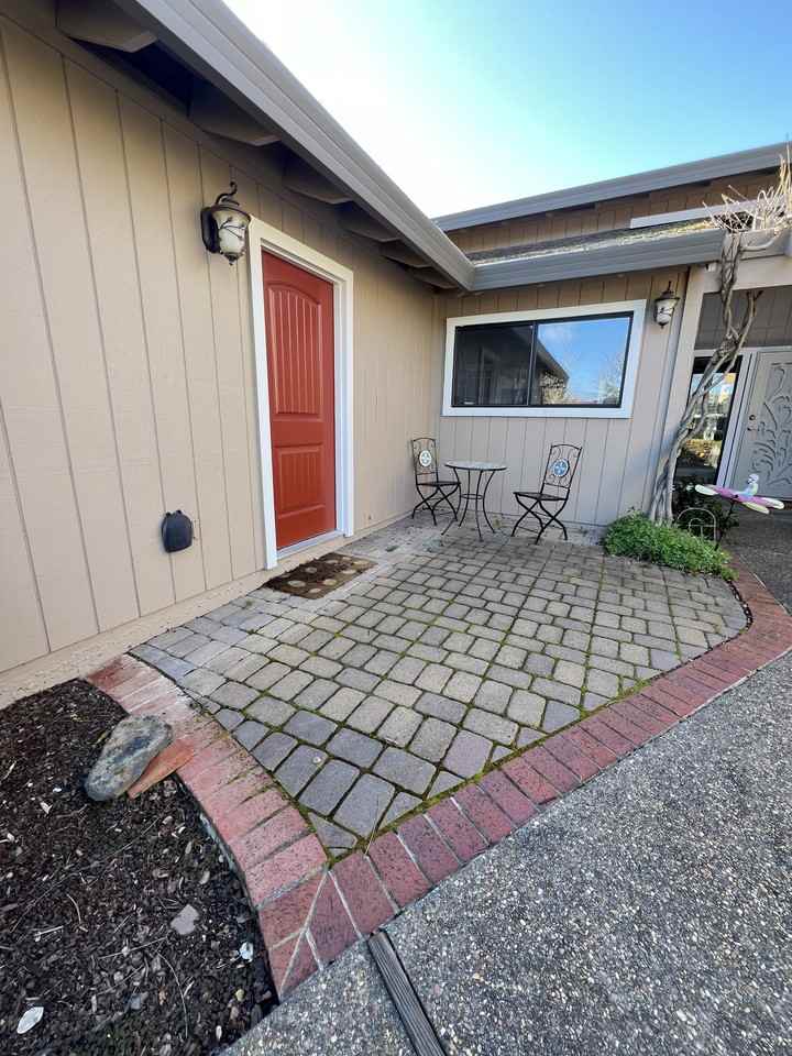 3332 Seabright Ave - Photo 4 of 5