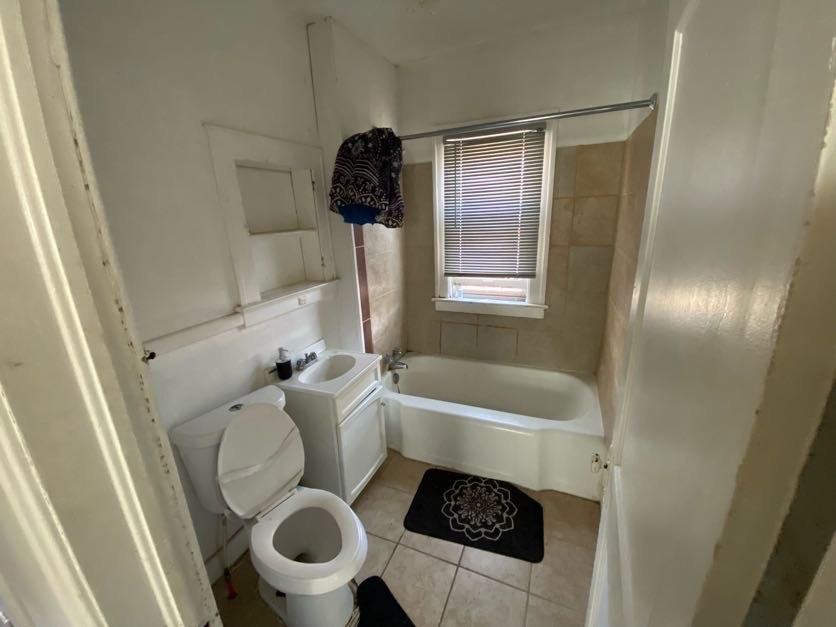 1952 Louise St - Photo 2 of 6