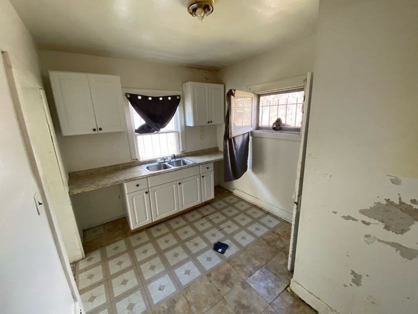 1952 Louise St - Photo 4 of 6