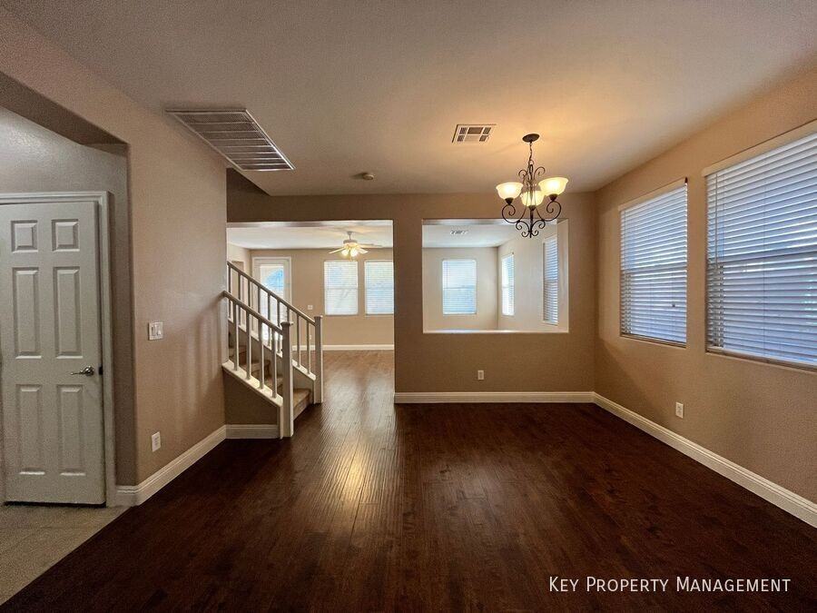 548 Ivy Spring St - Photo 3 of 25