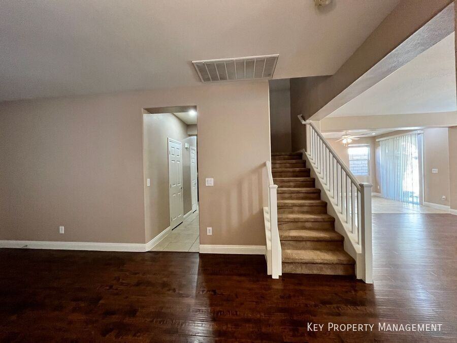 548 Ivy Spring St - Photo 4 of 25