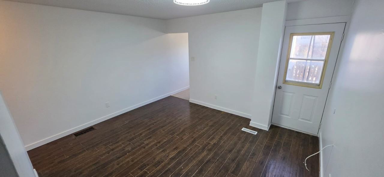 45 Scott Crescent - Photo 3 of 15