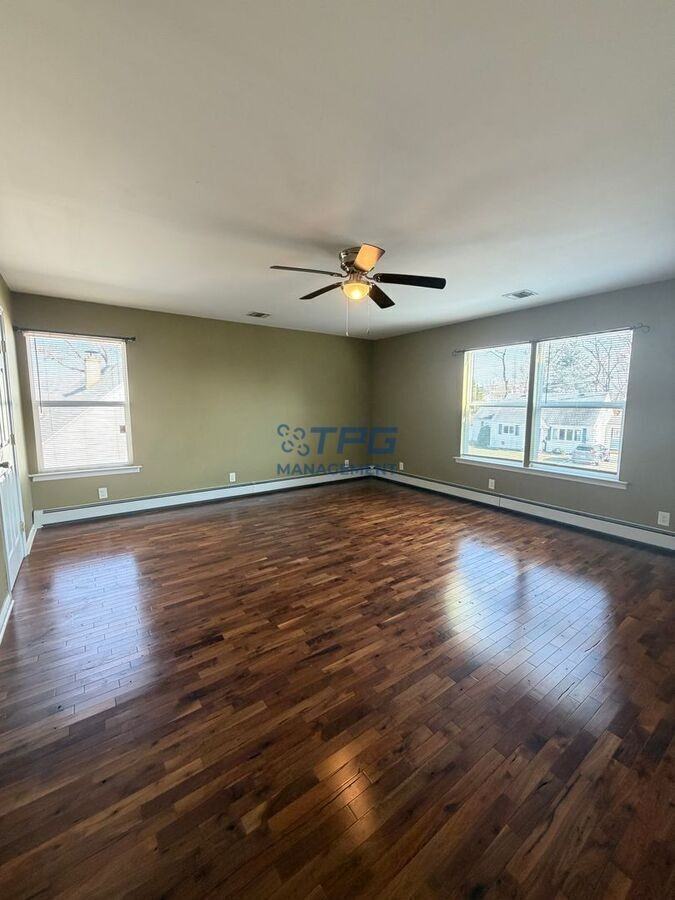 8 Windsor Dr - Photo 2 of 15