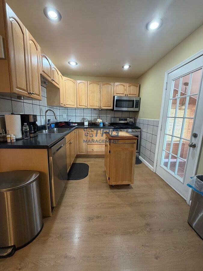 8 Windsor Dr - Photo 4 of 15