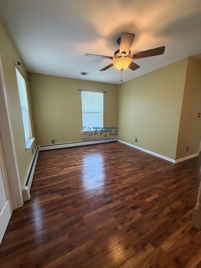 8 Windsor Dr - Photo 5 of 15