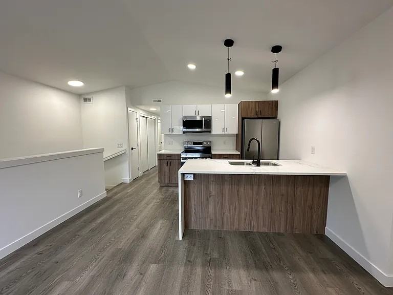 1123 Edderton Ave - Photo 4 of 29