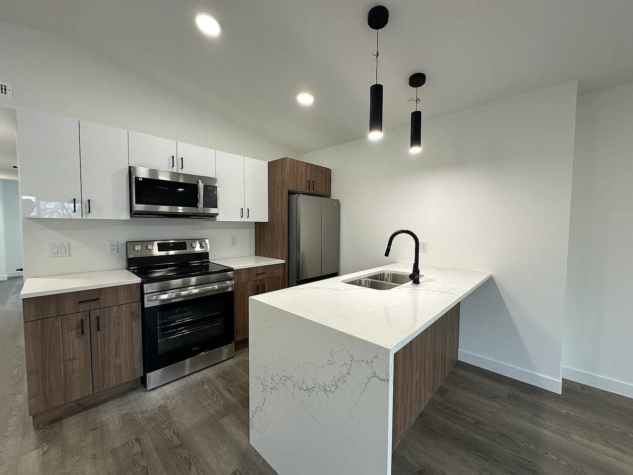 1123 Edderton Ave - Photo 5 of 29