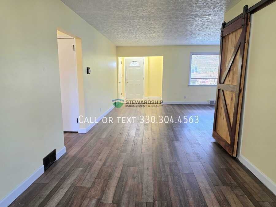 1040 Stuart St Nw - Photo 4 of 35