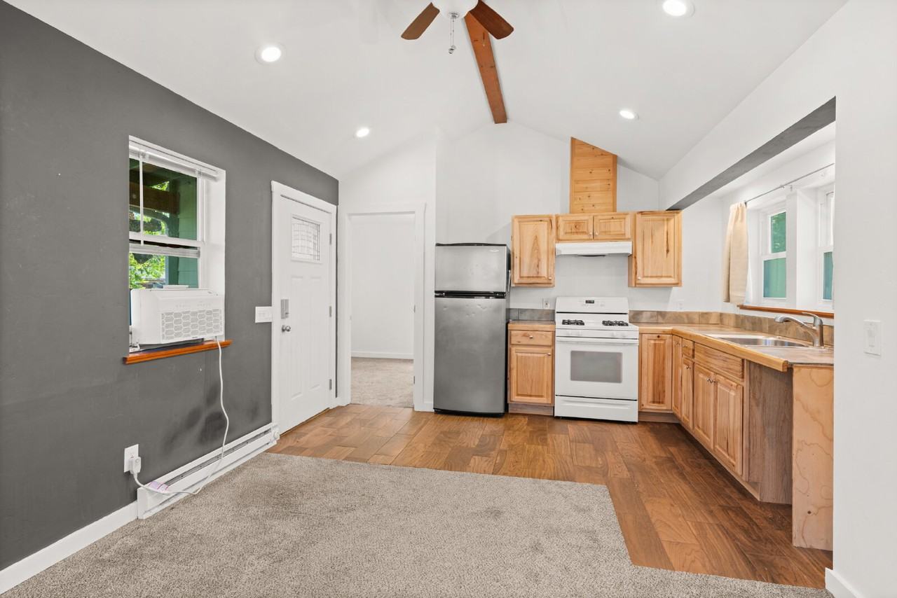 393 N Laurel St - Photo 5 of 21