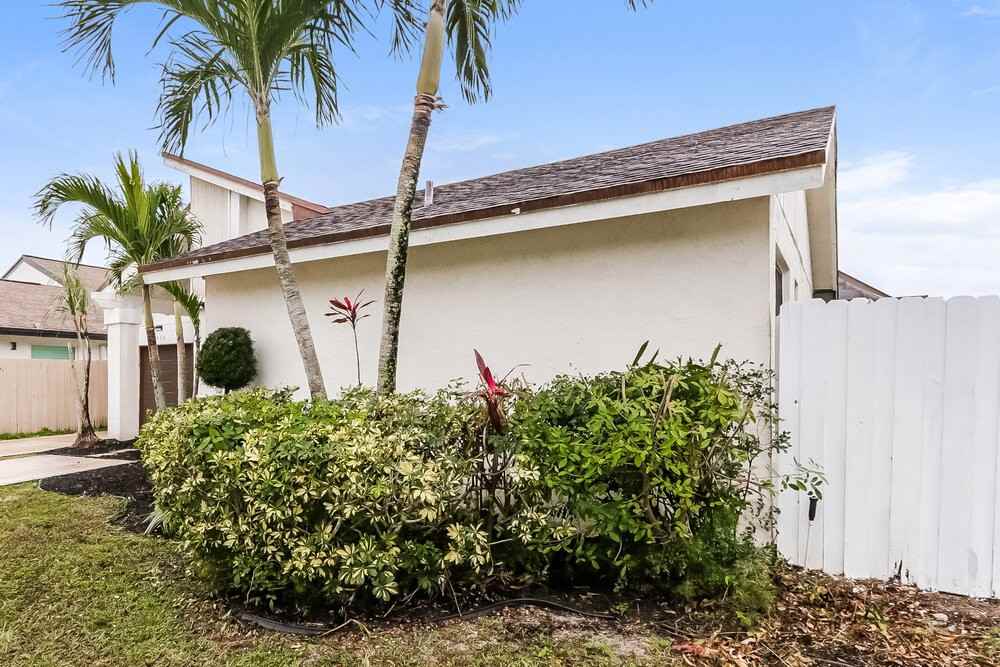 11416 Whisper Sound Dr - Photo 4 of 16