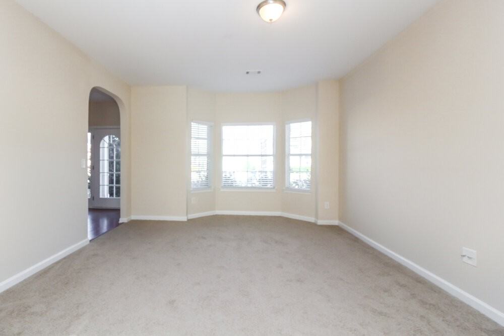 4940 Hopewell Manor Dr - Photo 2 of 32