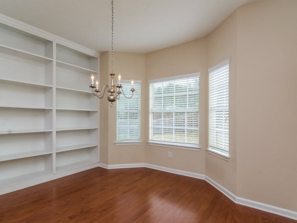 4940 Hopewell Manor Dr - Photo 3 of 32