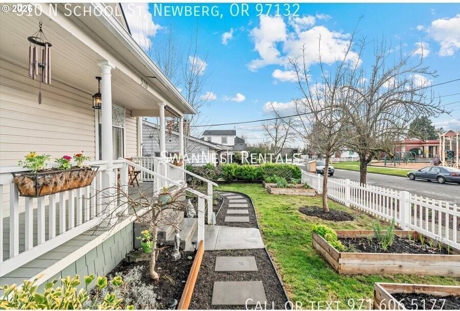 310 N School St - Photo 3 of 26