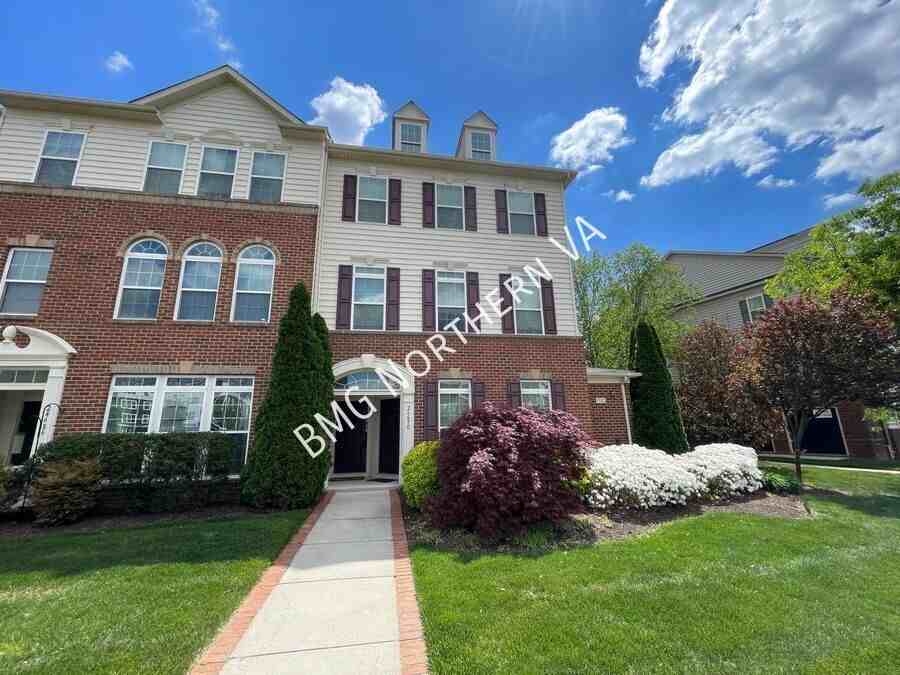 24688 Hutchinson Farm Dr - Photo 3 of 28