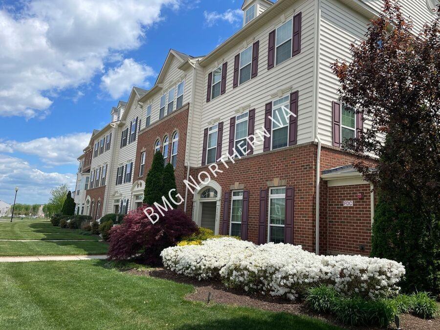 24688 Hutchinson Farm Dr - Photo 4 of 28