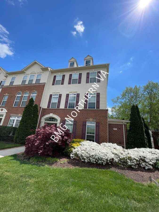 24688 Hutchinson Farm Dr - Photo 5 of 28