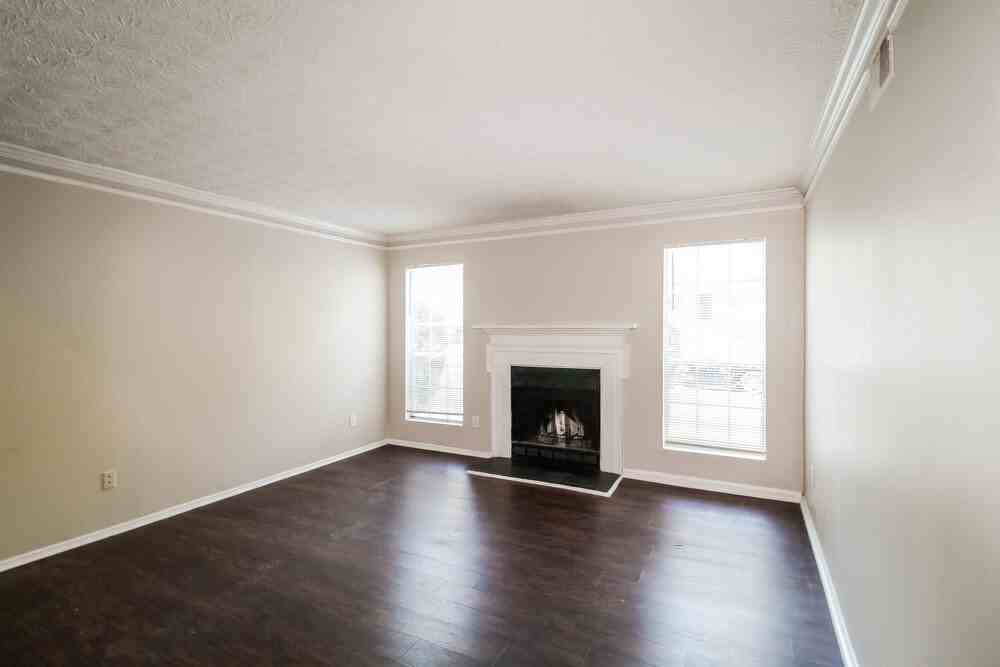 1985 Glenwood Downs Dr - Photo 5 of 17