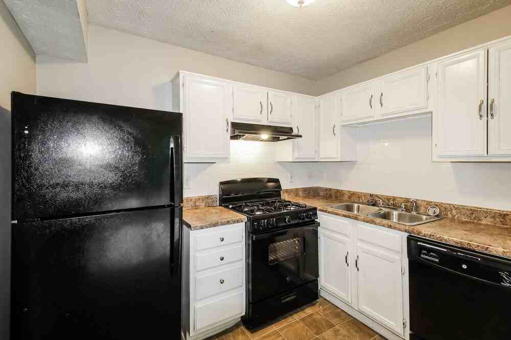 1985 Glenwood Downs Dr - Photo 7 of 17