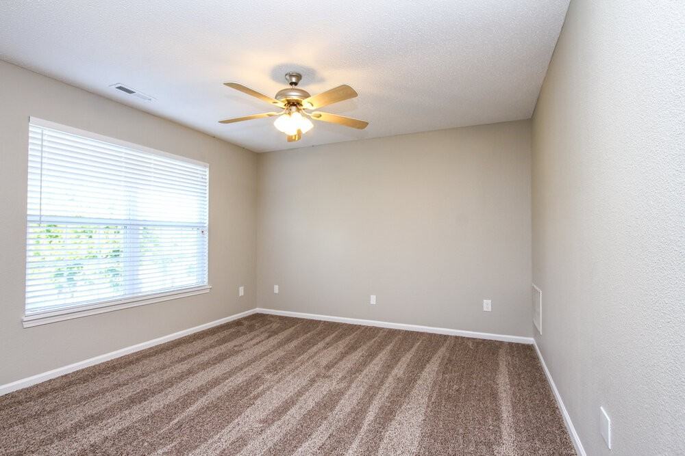 8020 Lake Tree Cir - Photo 4 of 15