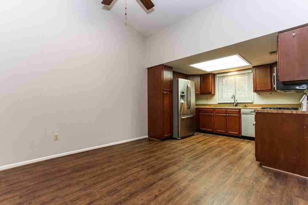 9119 Lansburgh Ct - Photo 4 of 15