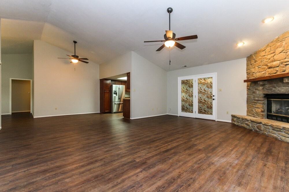 9119 Lansburgh Ct - Photo 5 of 15