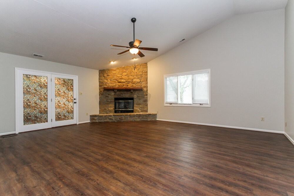 9119 Lansburgh Ct - Photo 6 of 15