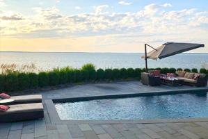 featured image of 1 Bay Bluff Way