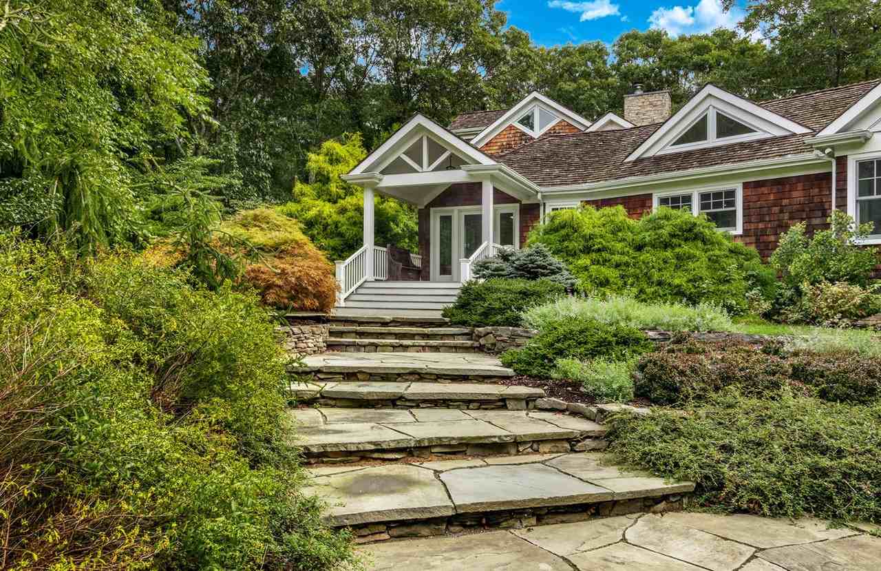 520 Water Mill Towd Rd - Photo 4 of 19