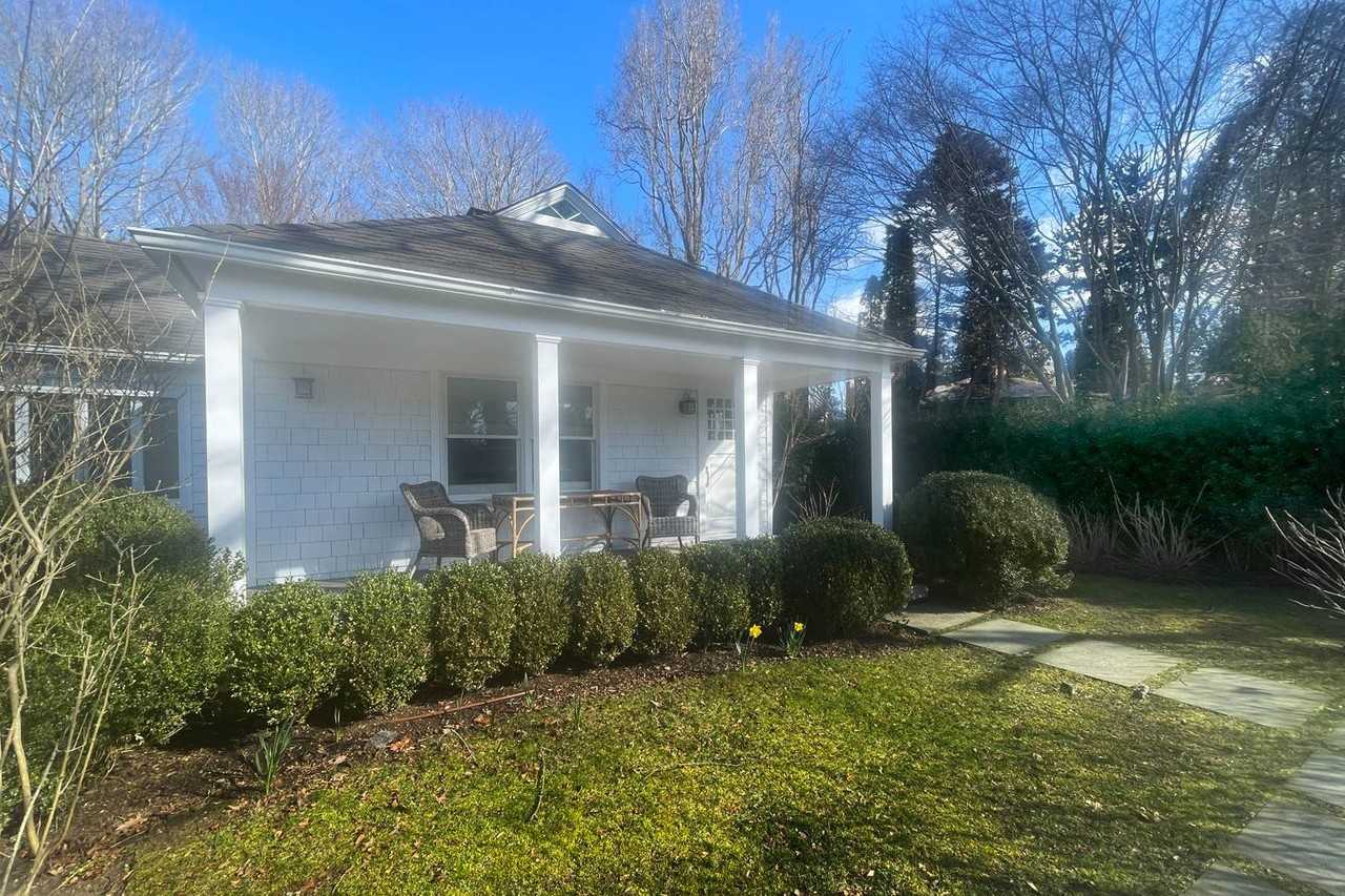 139 Herrick Rd - Photo 2 of 14