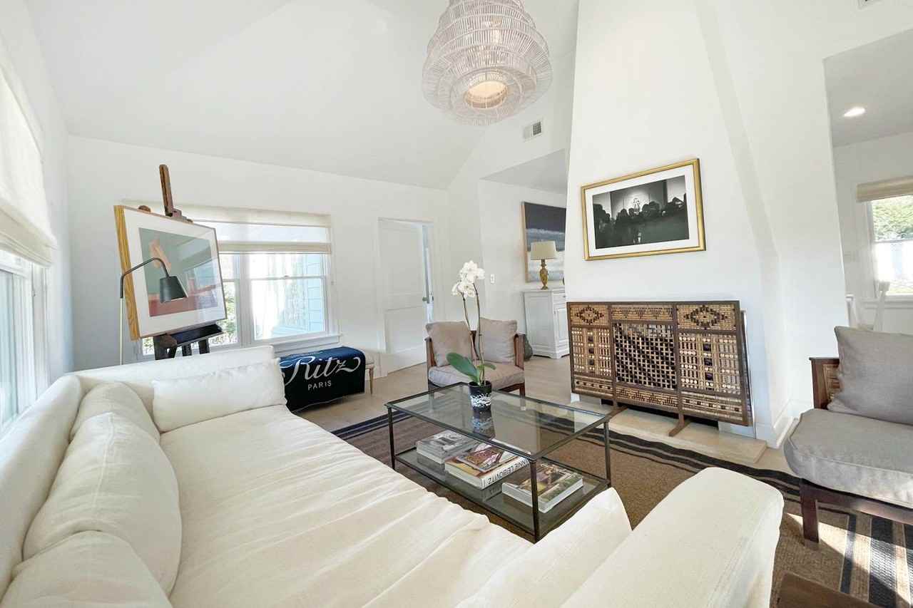 139 Herrick Rd - Photo 3 of 14