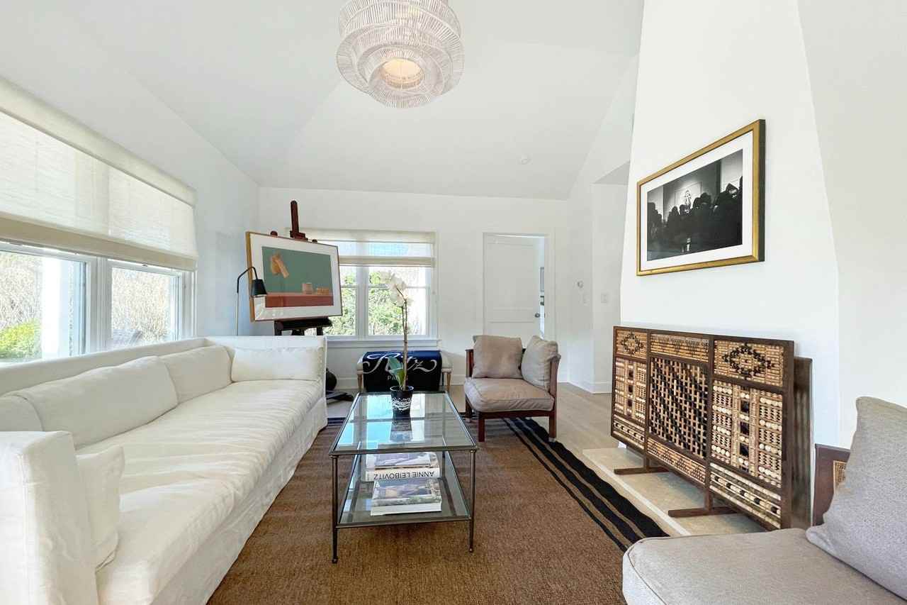 139 Herrick Rd - Photo 4 of 14