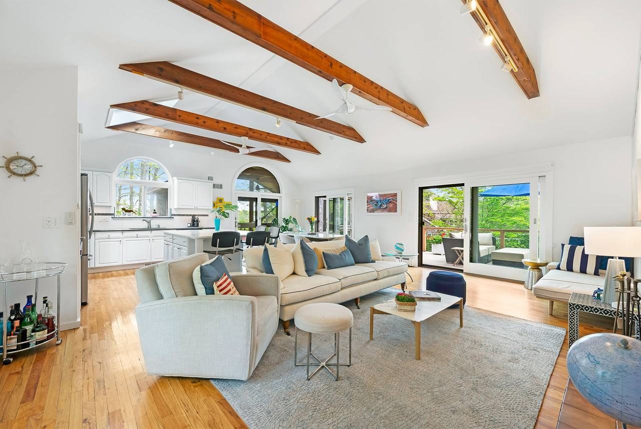 28 Weesuck Ave - Photo 3 of 22