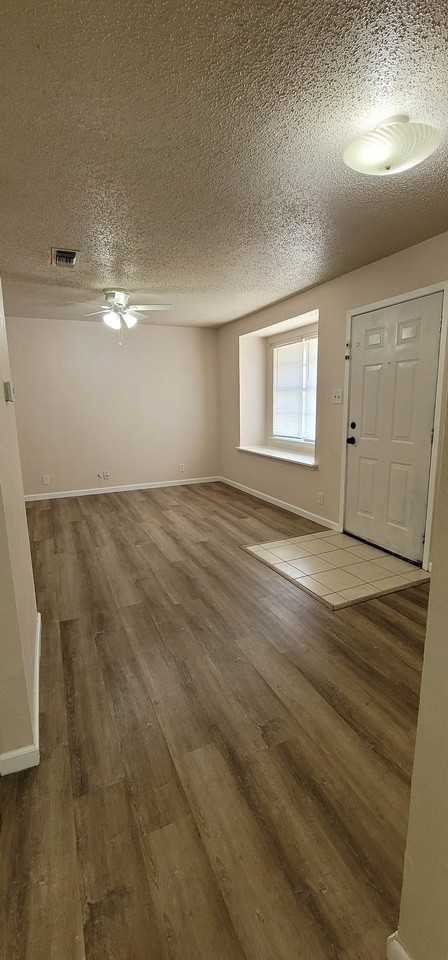 728 N Main St - Photo 3 of 13