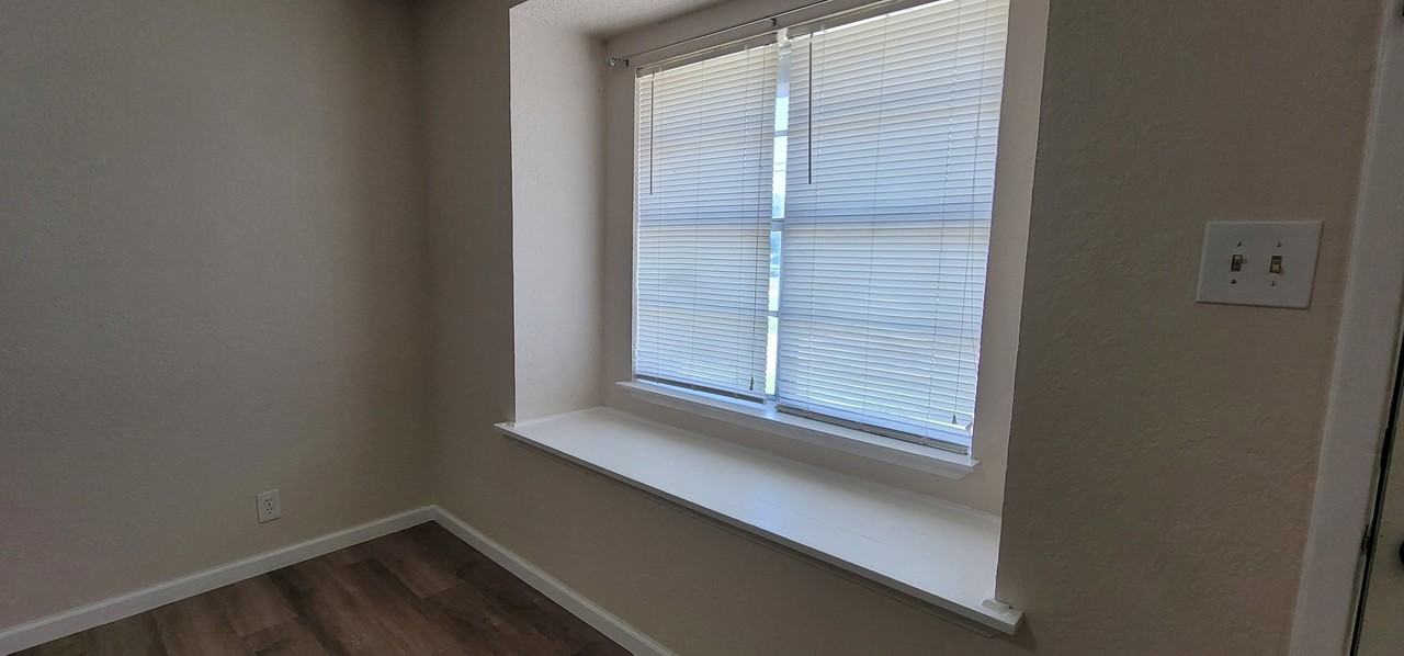 728 N Main St - Photo 4 of 13