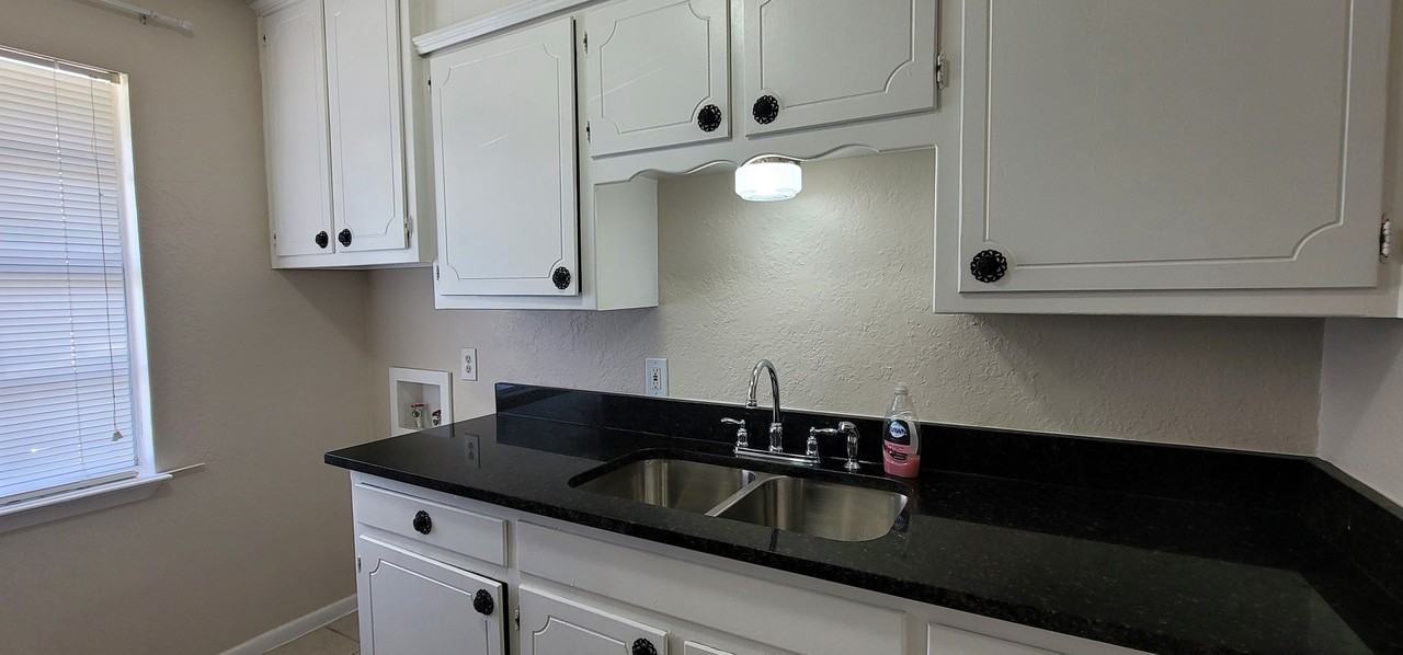 728 N Main St - Photo 7 of 13