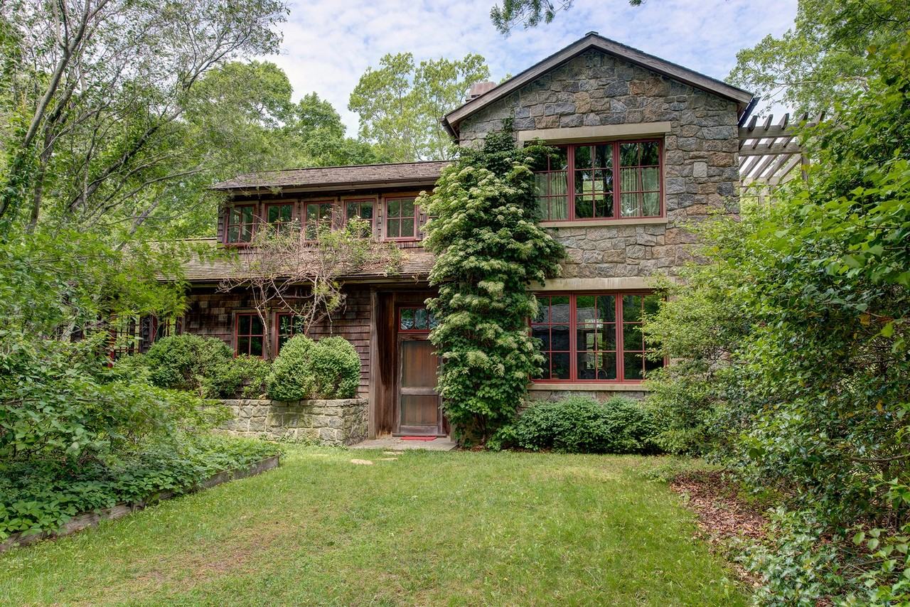 1122 Springs Fireplace Rd