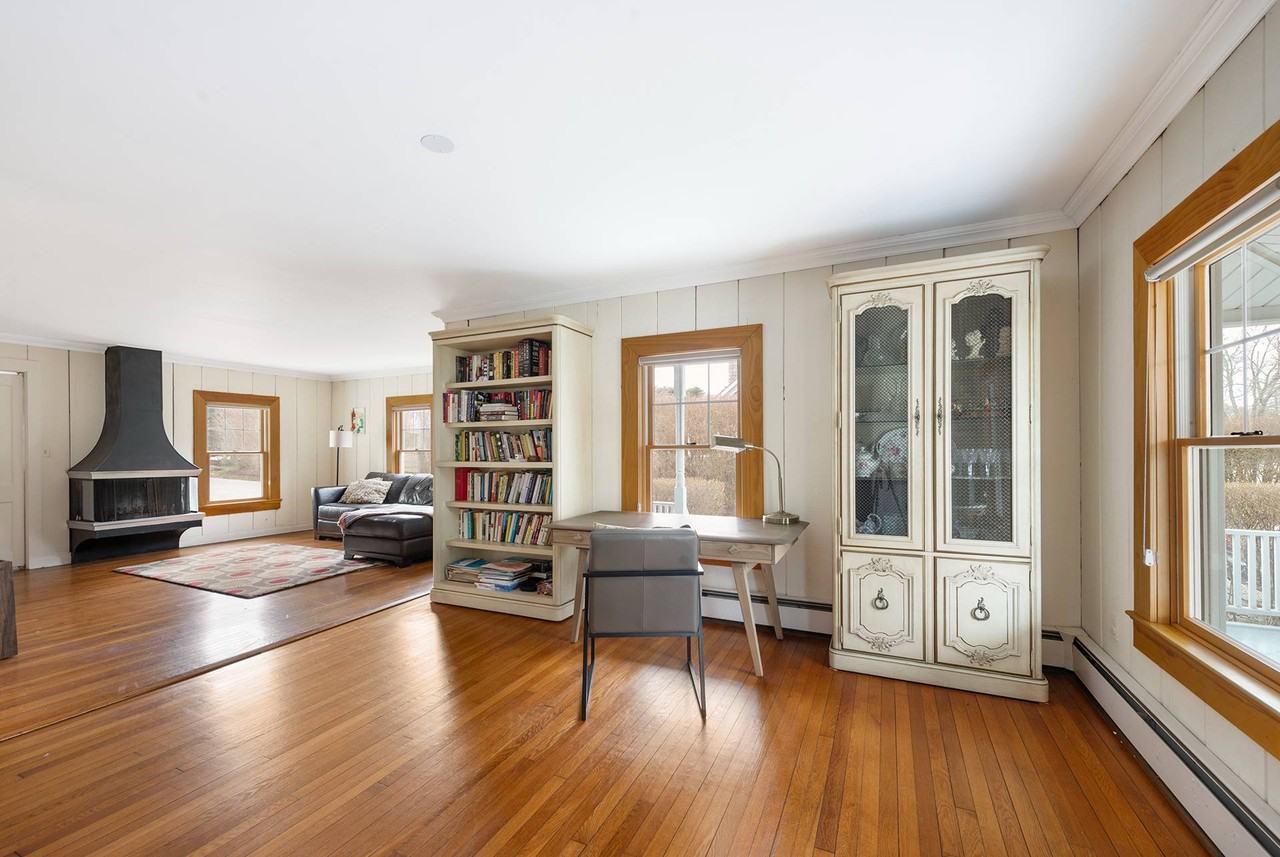 140 N Main St - Photo 4 of 11