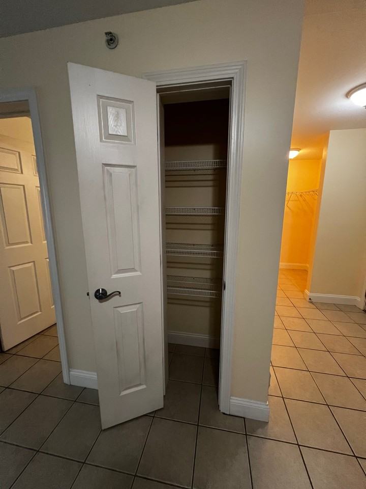 235 Pearl St - Photo 4 of 10