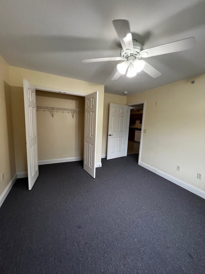 235 Pearl St - Photo 5 of 10