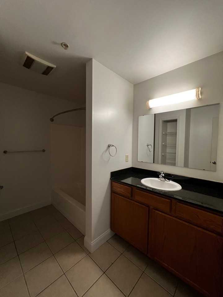 235 Pearl St - Photo 7 of 10