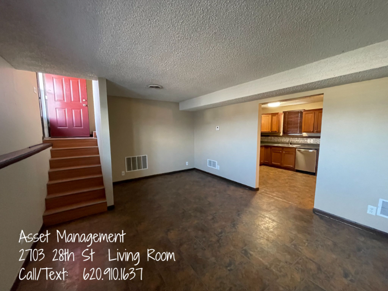 2703 28th St - Photo 2 of 16