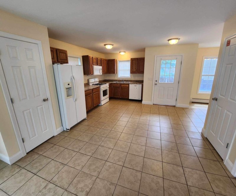 128 S Main St - Photo 3 of 12